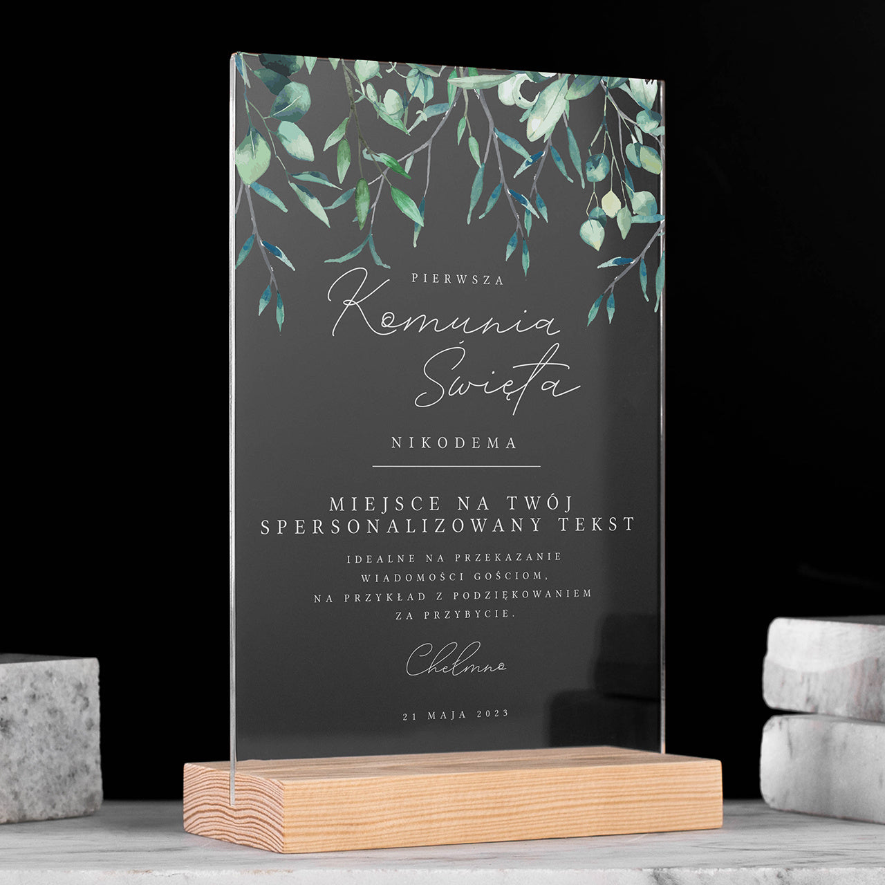 Personalizowana statuetka - dekoracja stołu na Komunię