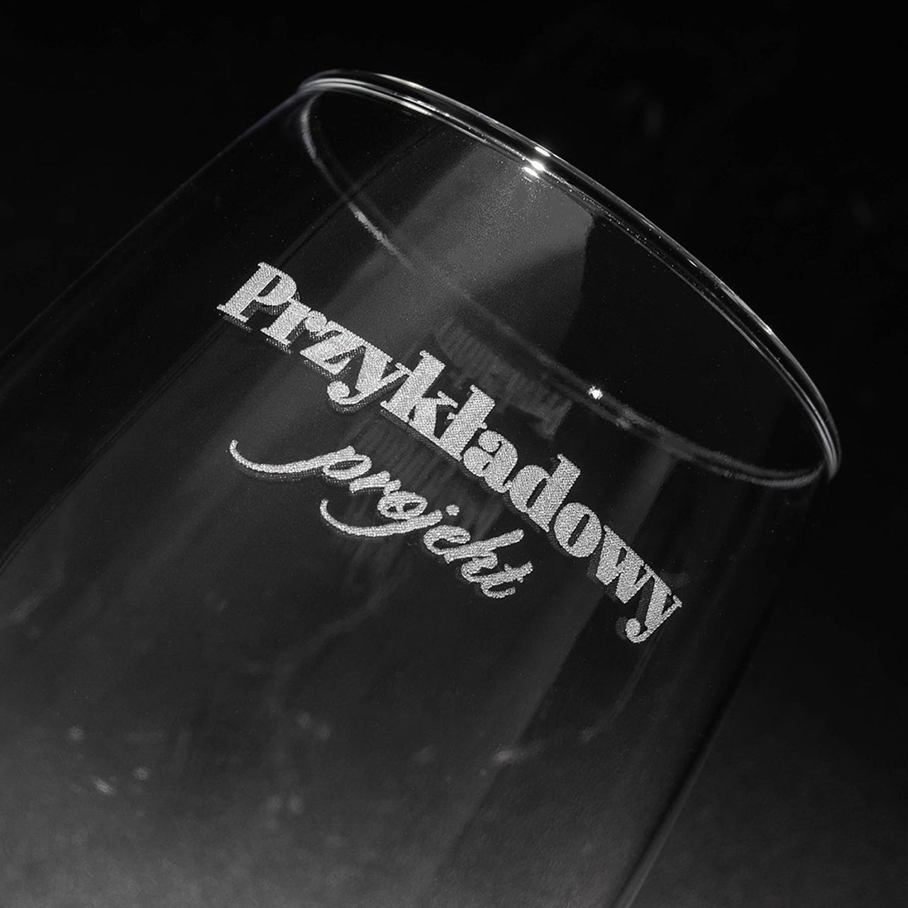 Kieliszek do wina z imieniem - prezent dla kobiety grawerowany kieliszek do wina prezent dla niej