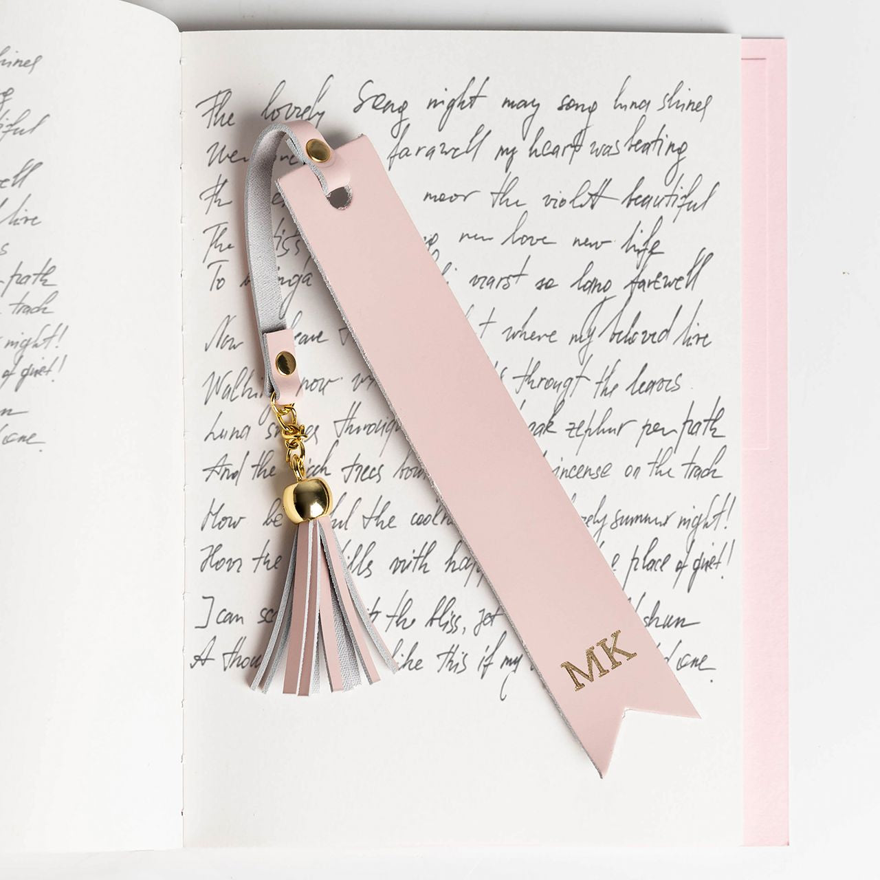 Skórzana zakładka z inicjałami - prezent dla czytelniczki