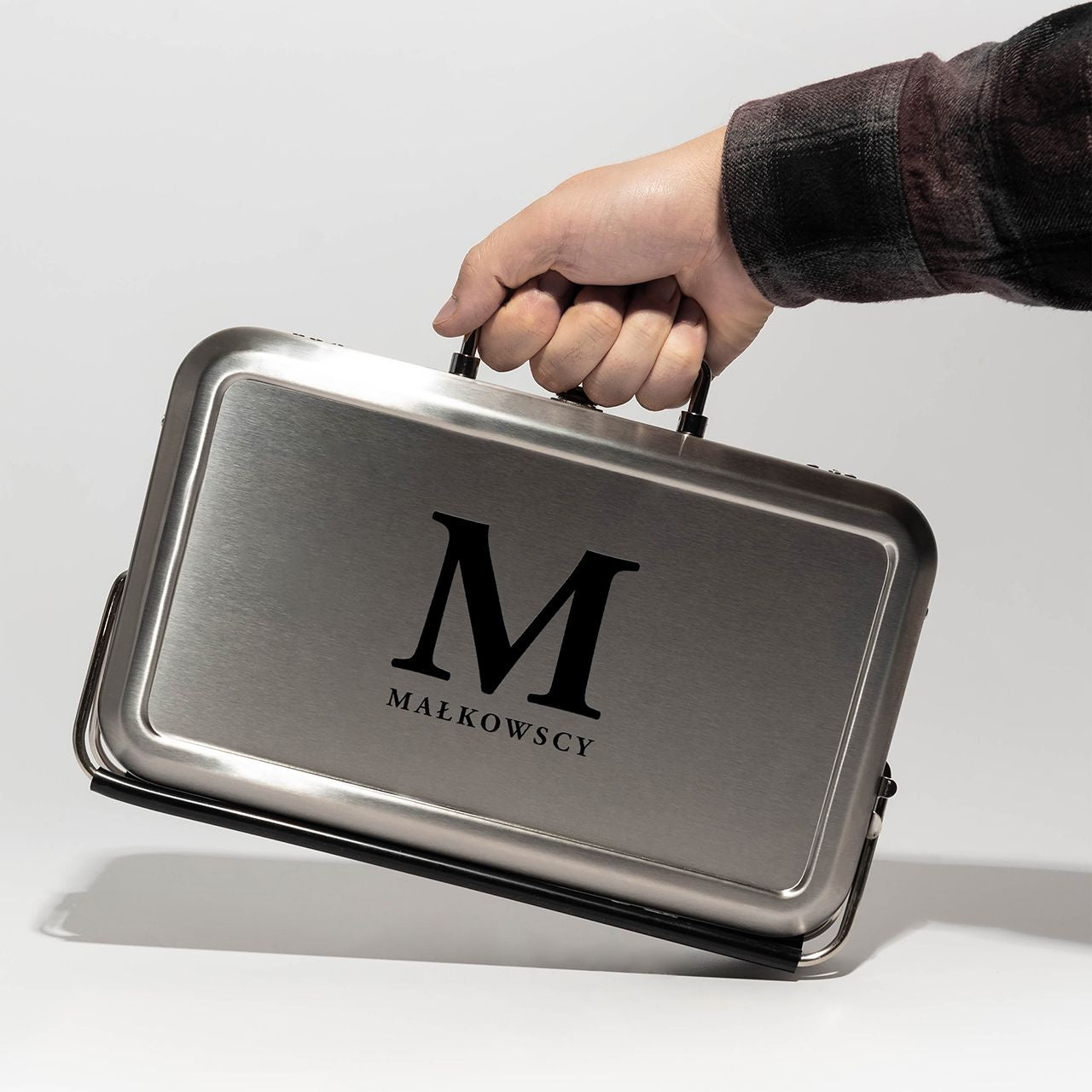 Grill w walizce z personalizacją - monogram