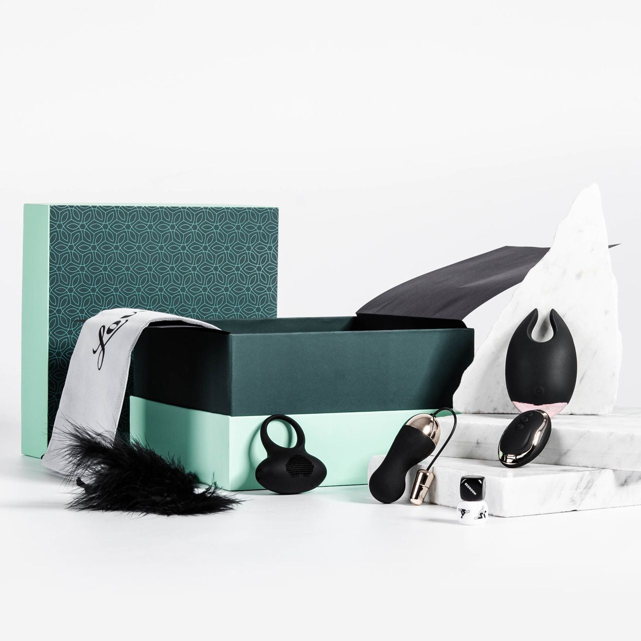 Erotyczny zestaw dla pary Loveboxxx prezent dla pary