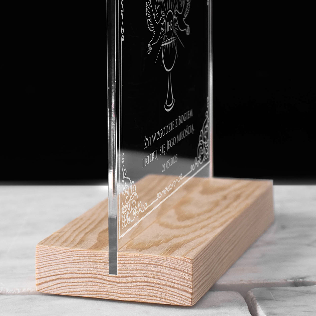 Grawerowana statuetka na Komunię