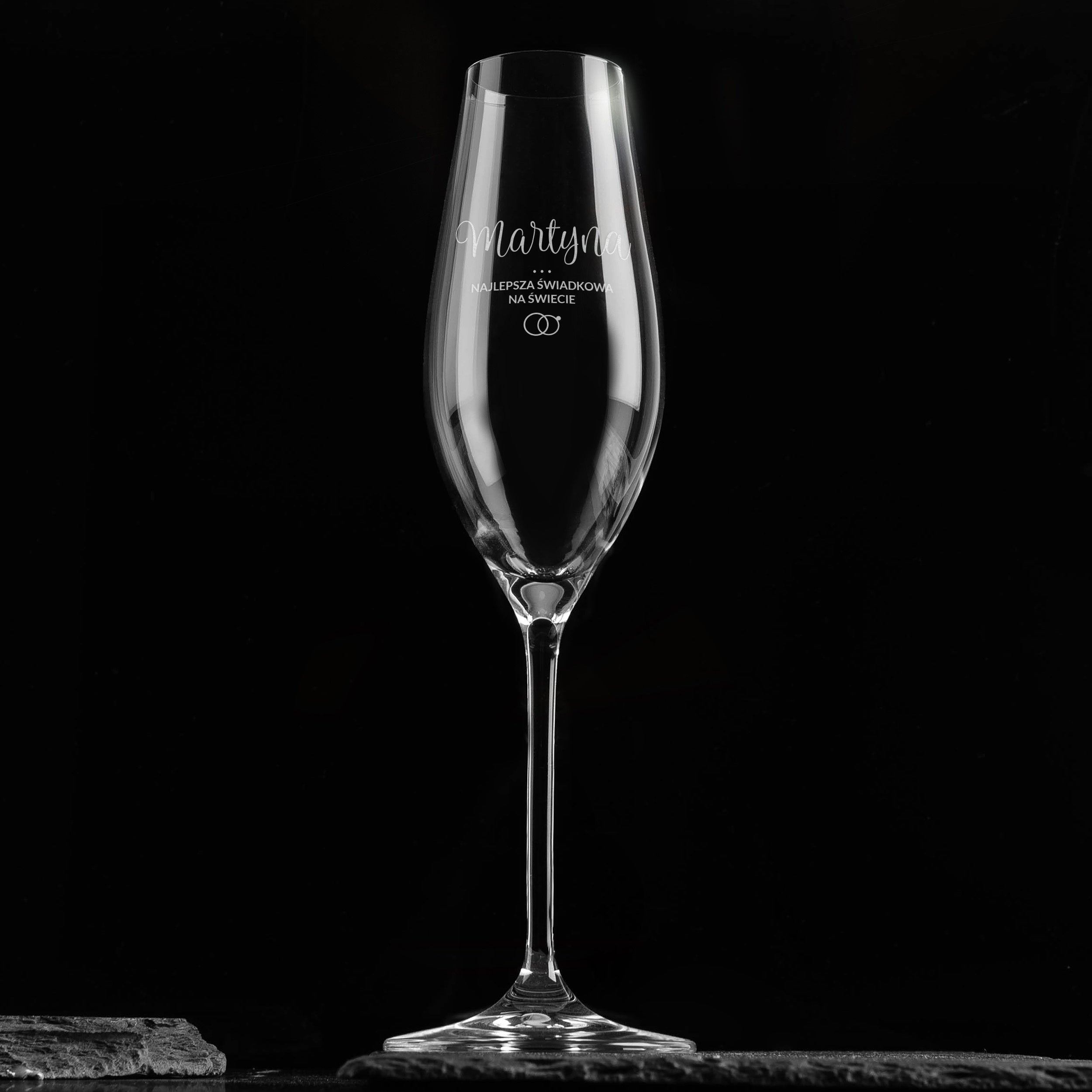 Grawerowany kieliszek do szampana - prezent dla świadkowej