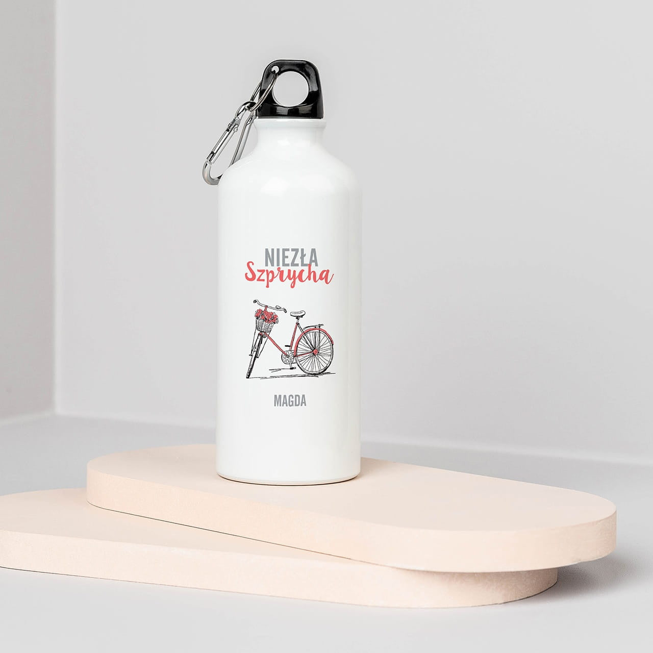 Bidon personalizowany dla rowerzystki 