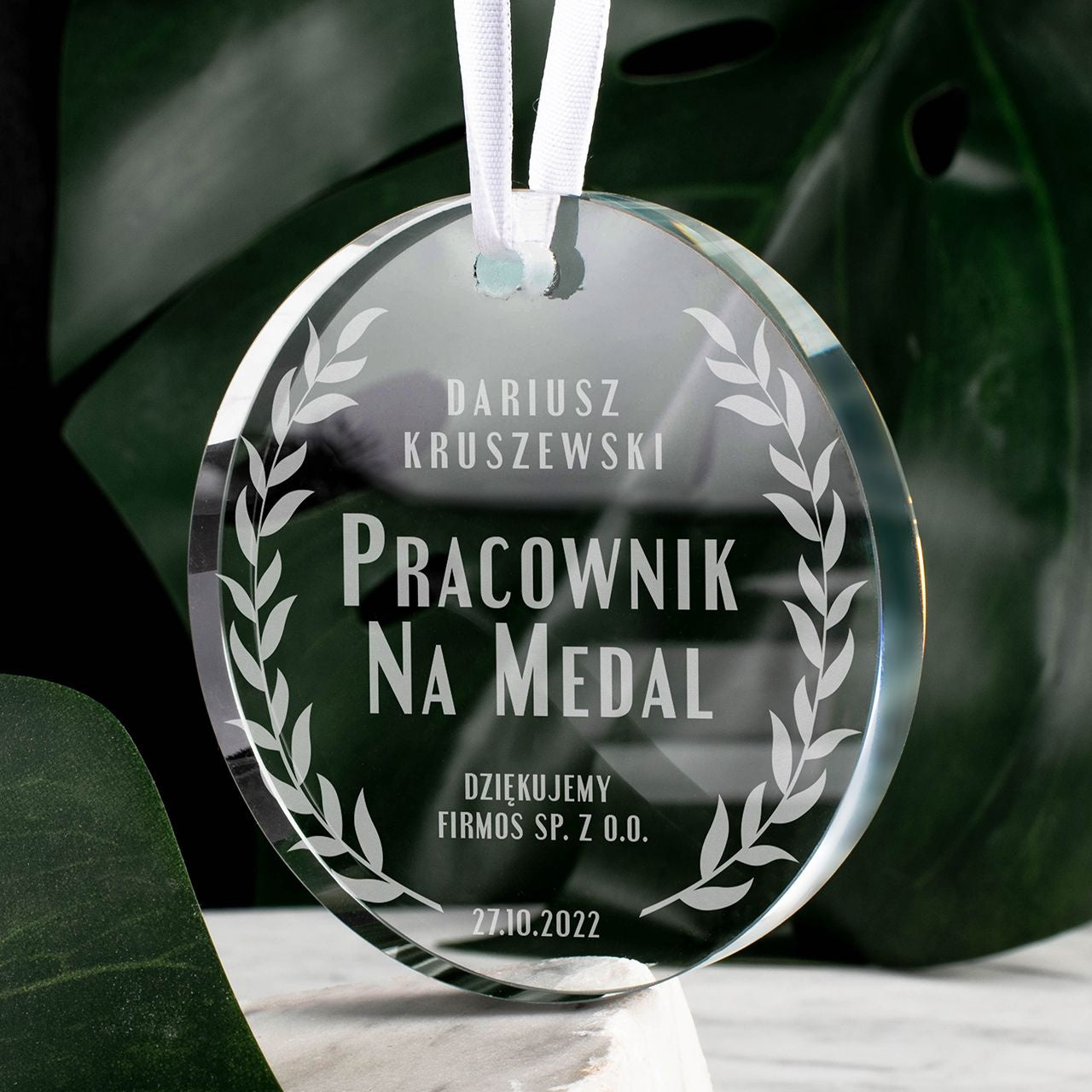 Grawerowana szklana zawieszka - Medal Dla Pracownika