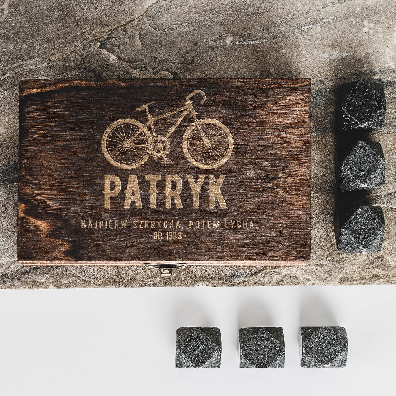 Granitowe kostki do whisky - prezent dla rowerzysty kamienie do whisky personalizowany prezent dla rowerzysty
