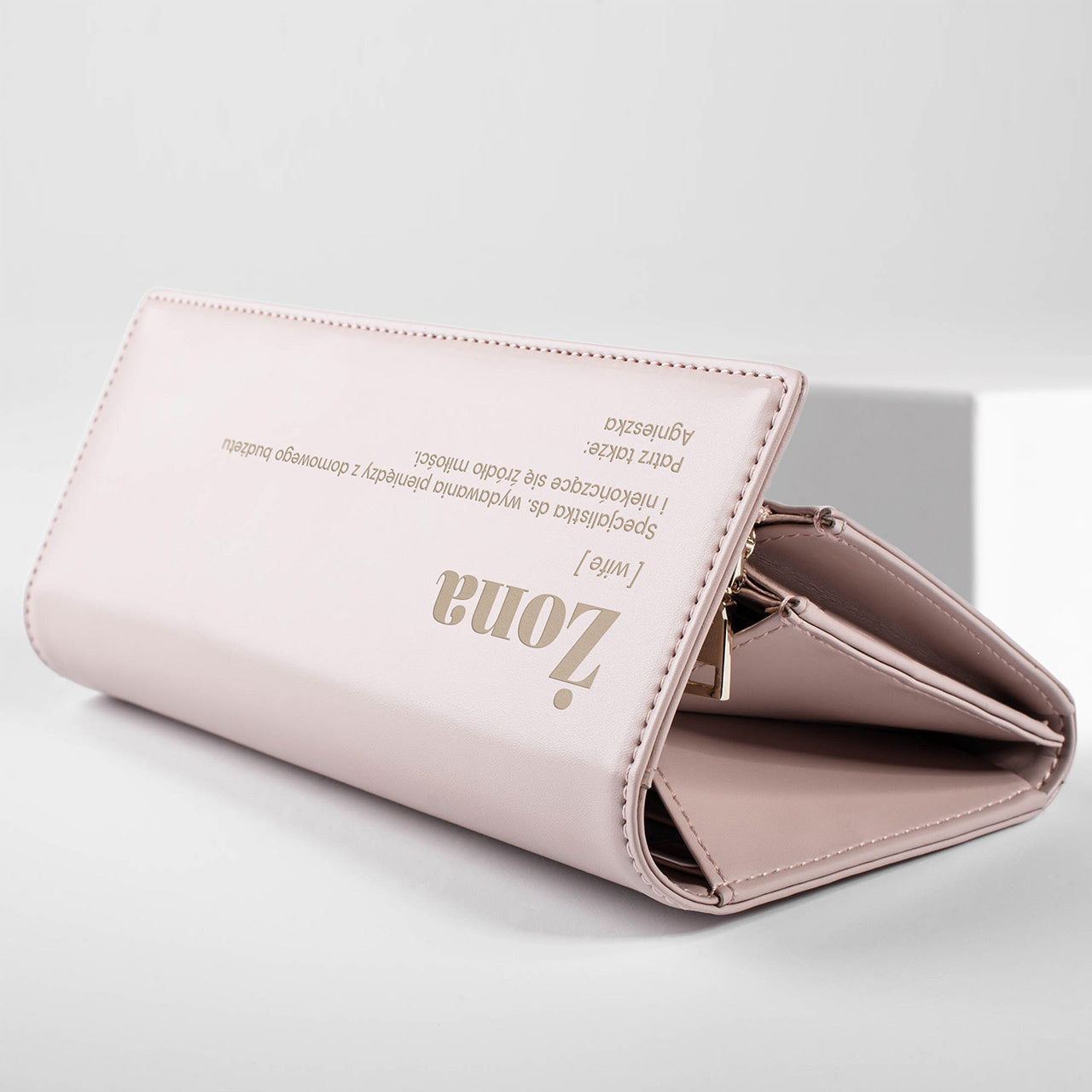 Grawerowany portfel dla żony - definicja