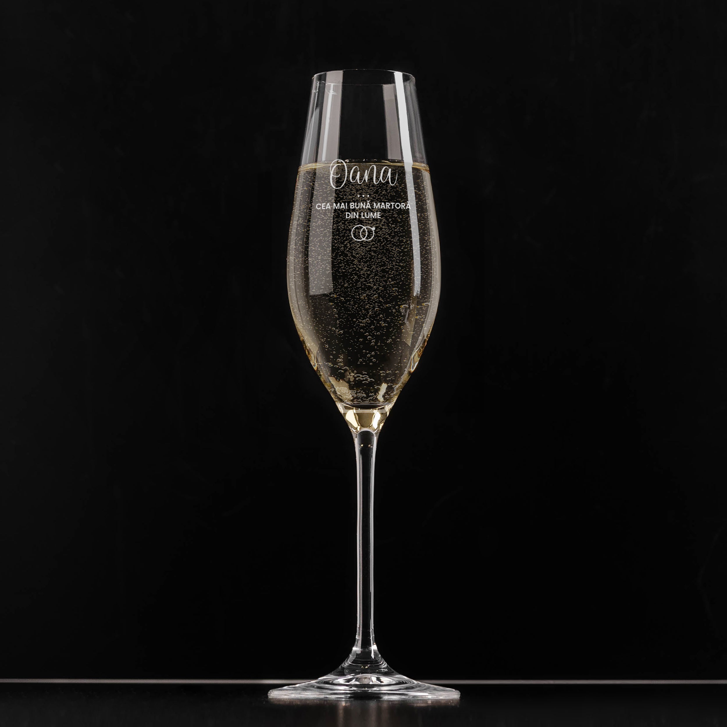 Grawerowany kieliszek do szampana - prezent dla świadkowej