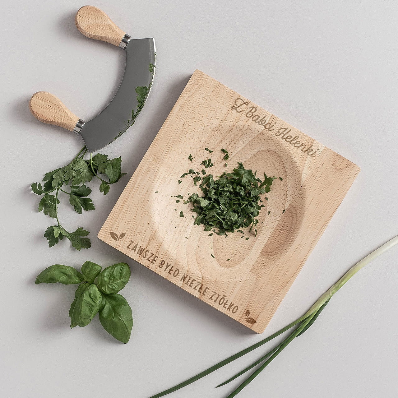 Grawerowany siekacz dla ziół na prezent dla babci prezent na dzień babci siekacz do ziół deska do siekania ziół