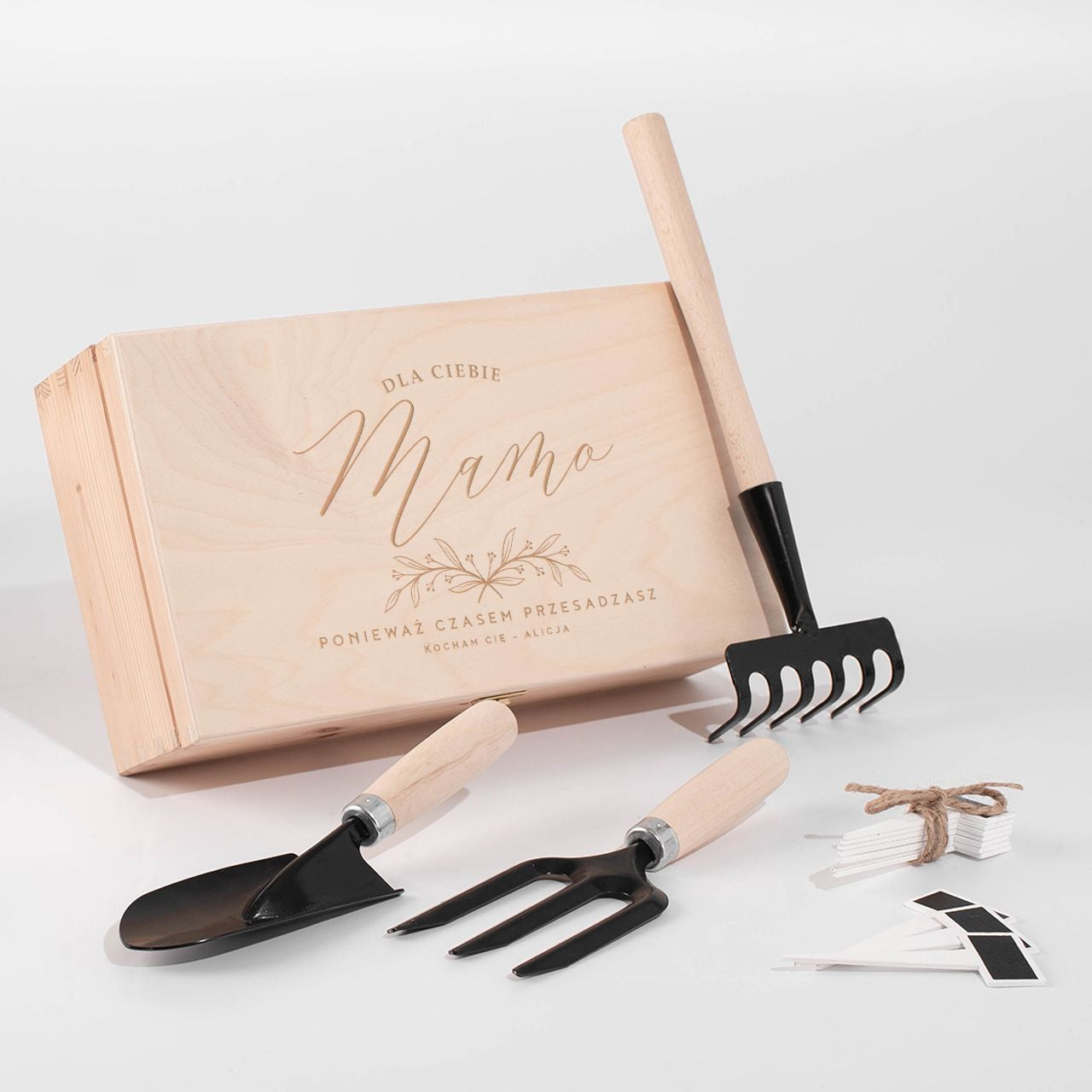 Zestaw narzędzi ogordowych w grawerowanej skrzynce - prezent dla mamy
