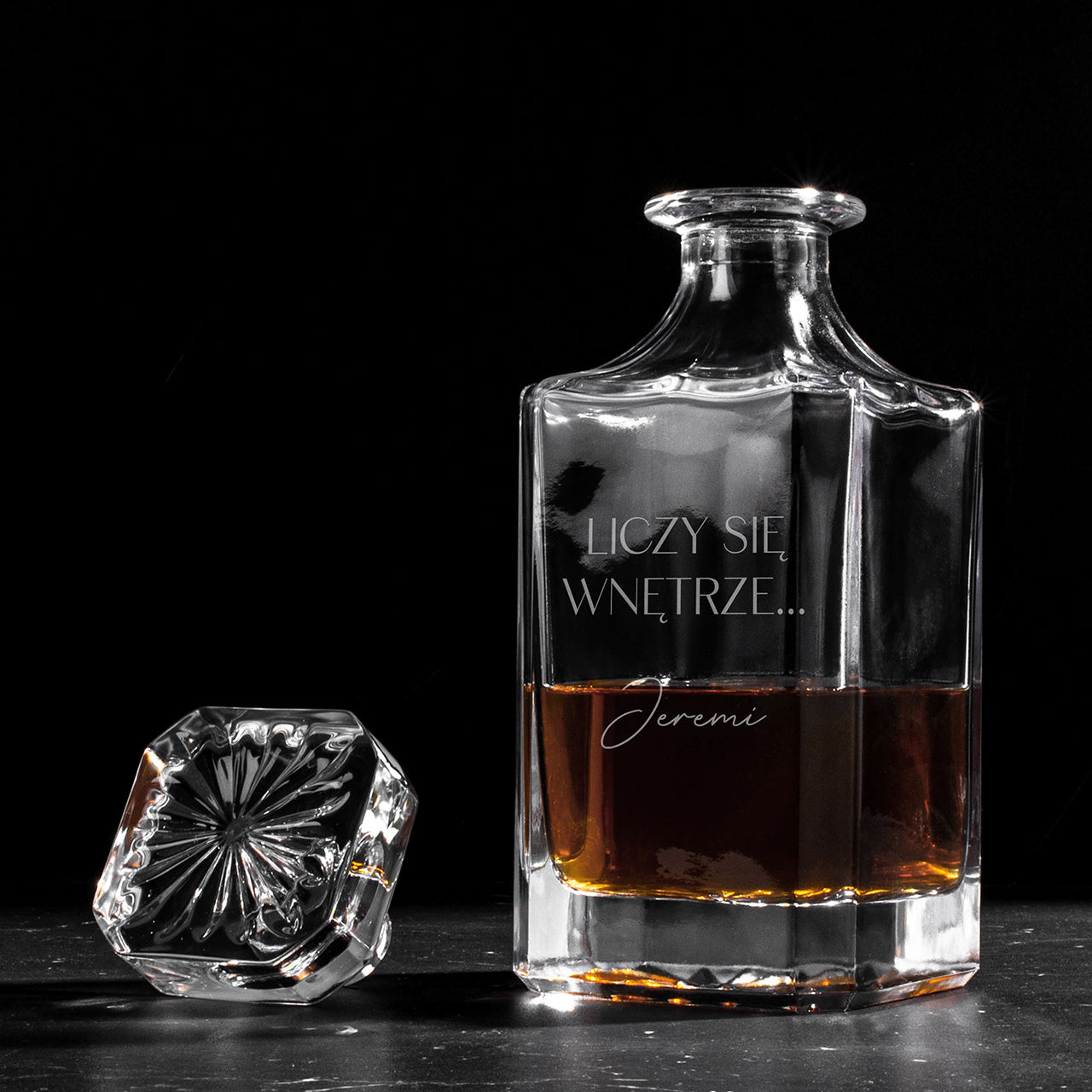 Grawerowana karafka do whisky - Liczy Się Wnętrze - prezent z klasą dla mężczyzny