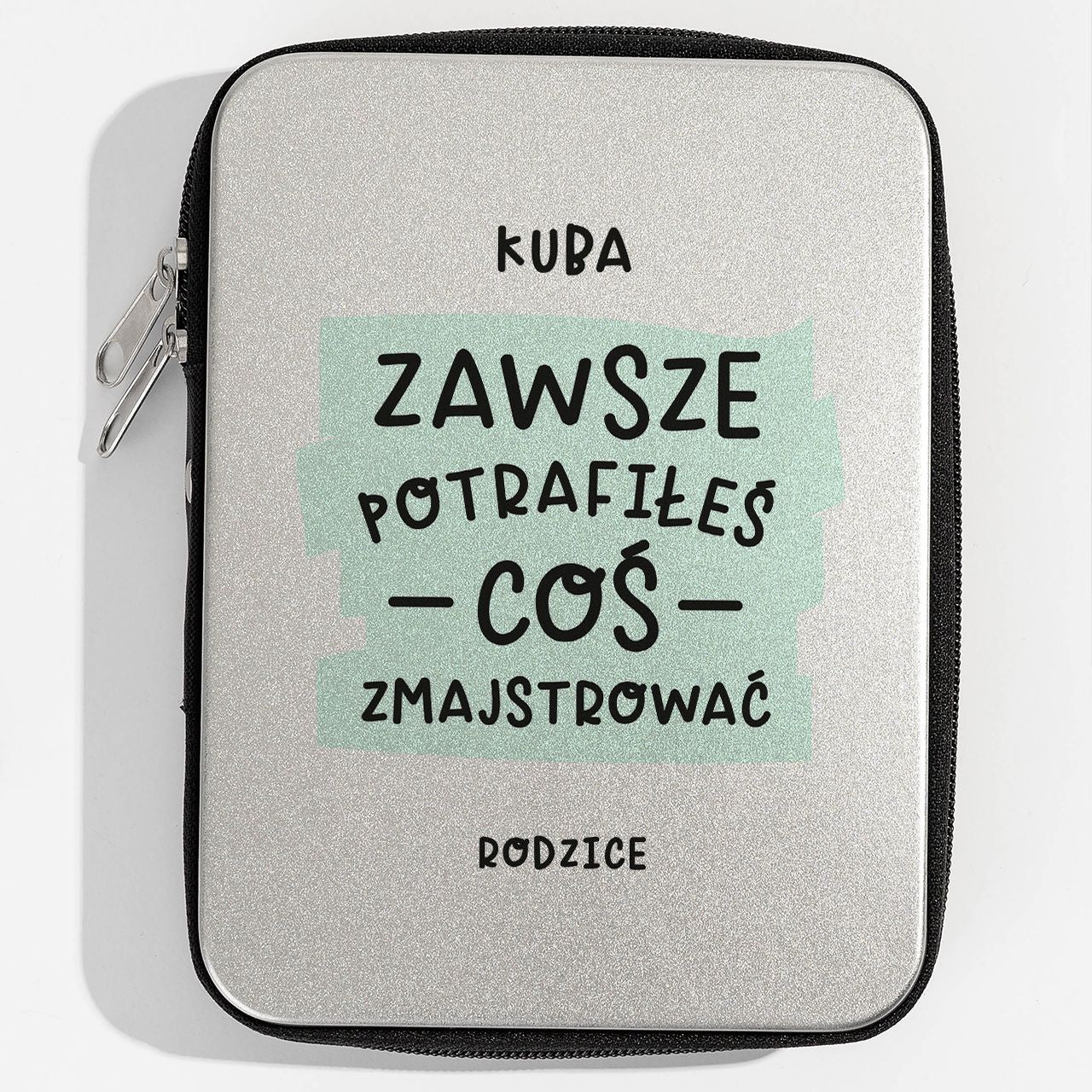 Narzędzia w etui dla nastoletniego syna