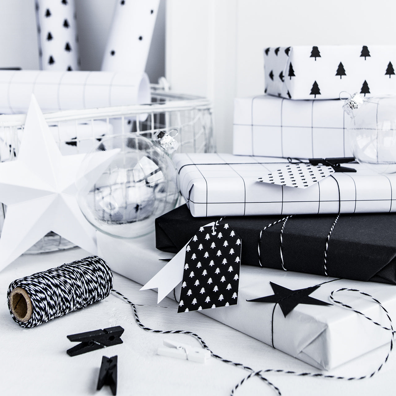 Zawieszki na prezenty 12 szt. choinki